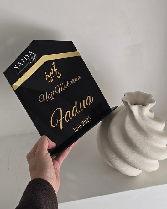 Plaque Kaaba personnalisée sur socle – Souvenir Hajj et Omra